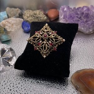 3.6.26-23 Vintage JJ Jonette Goldtone, Red Crystals & Faux Pearl Brooch